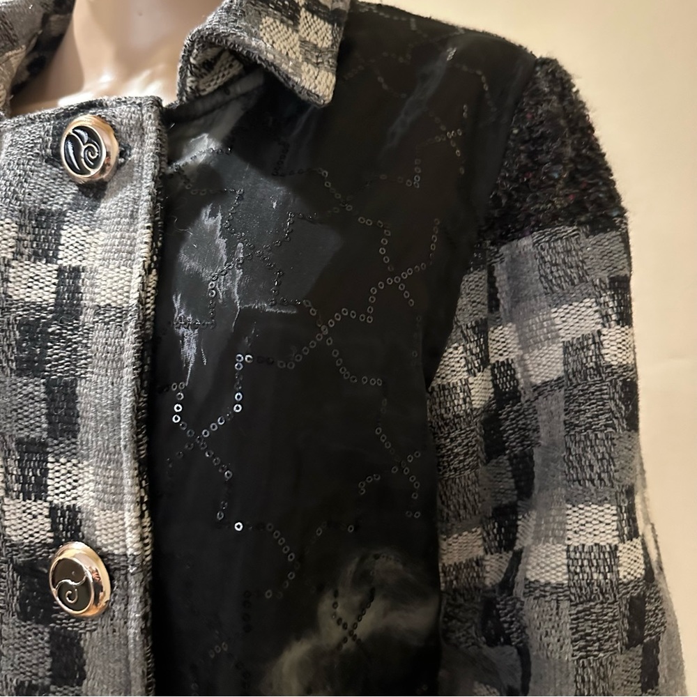 Sacred Thread Coat - Picture 17 of 17